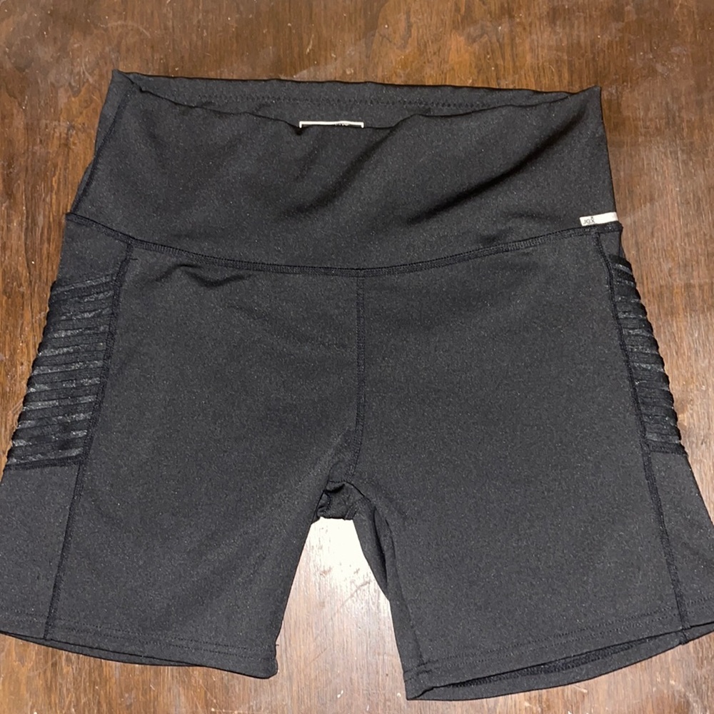 Size large Workout/biker shorts with pockets